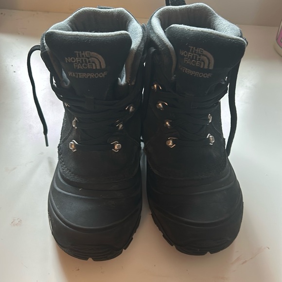 North face kids size 2 snow boots - Picture 2 of 5